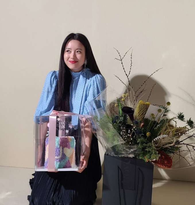 ''Chị đẹp'' U40 trong Moving gây bất ngờ với style đời thường quá cool, trông trẻ ra đến 5 tuổi - Ảnh 10. ''Chị đẹp'' U40 trong Moving gây bất ngờ với style đời thường quá cool, trông trẻ ra đến 5 tuổi - Ảnh 10.