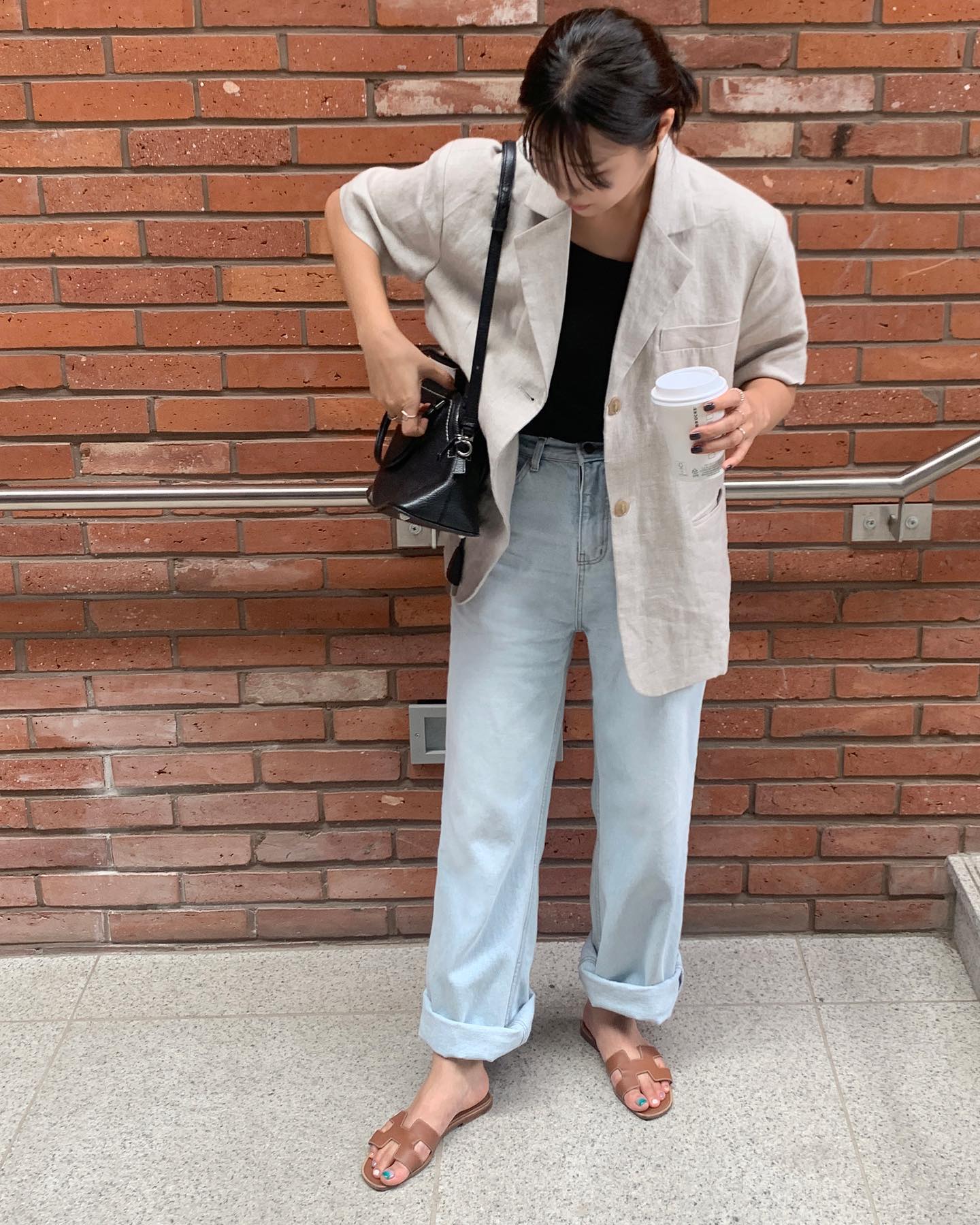 Biến hóa trẻ trung và thanh lịch với 10 cách diện áo blazer cộc tay - Ảnh 8. Biến hóa trẻ trung và thanh lịch với 10 cách diện áo blazer cộc tay - Ảnh 8.