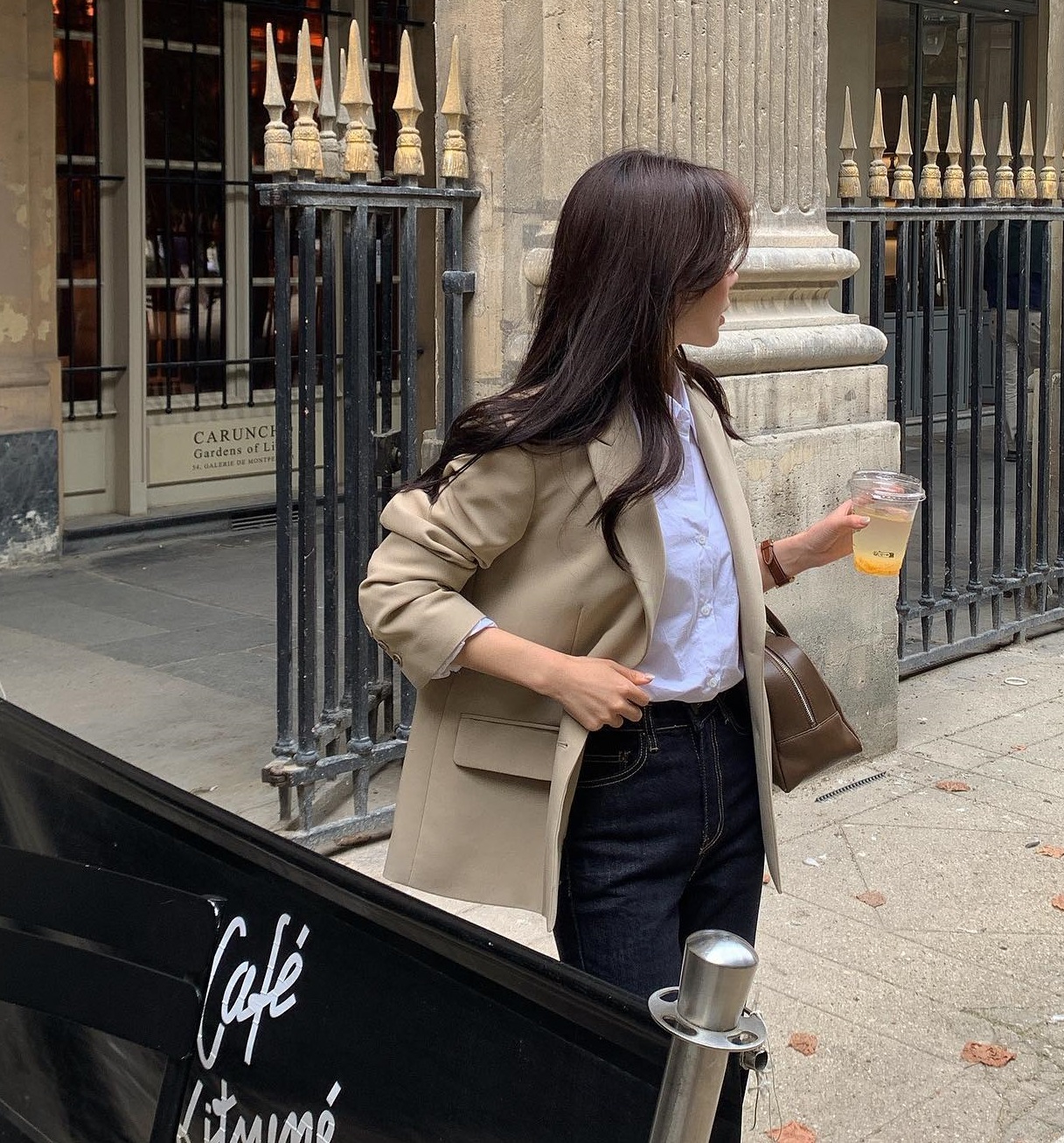 10 set áo blazer mỏng nhẹ cho thời tiết se lạnh - Ảnh 9. 10 set áo blazer mỏng nhẹ cho thời tiết se lạnh - Ảnh 9.