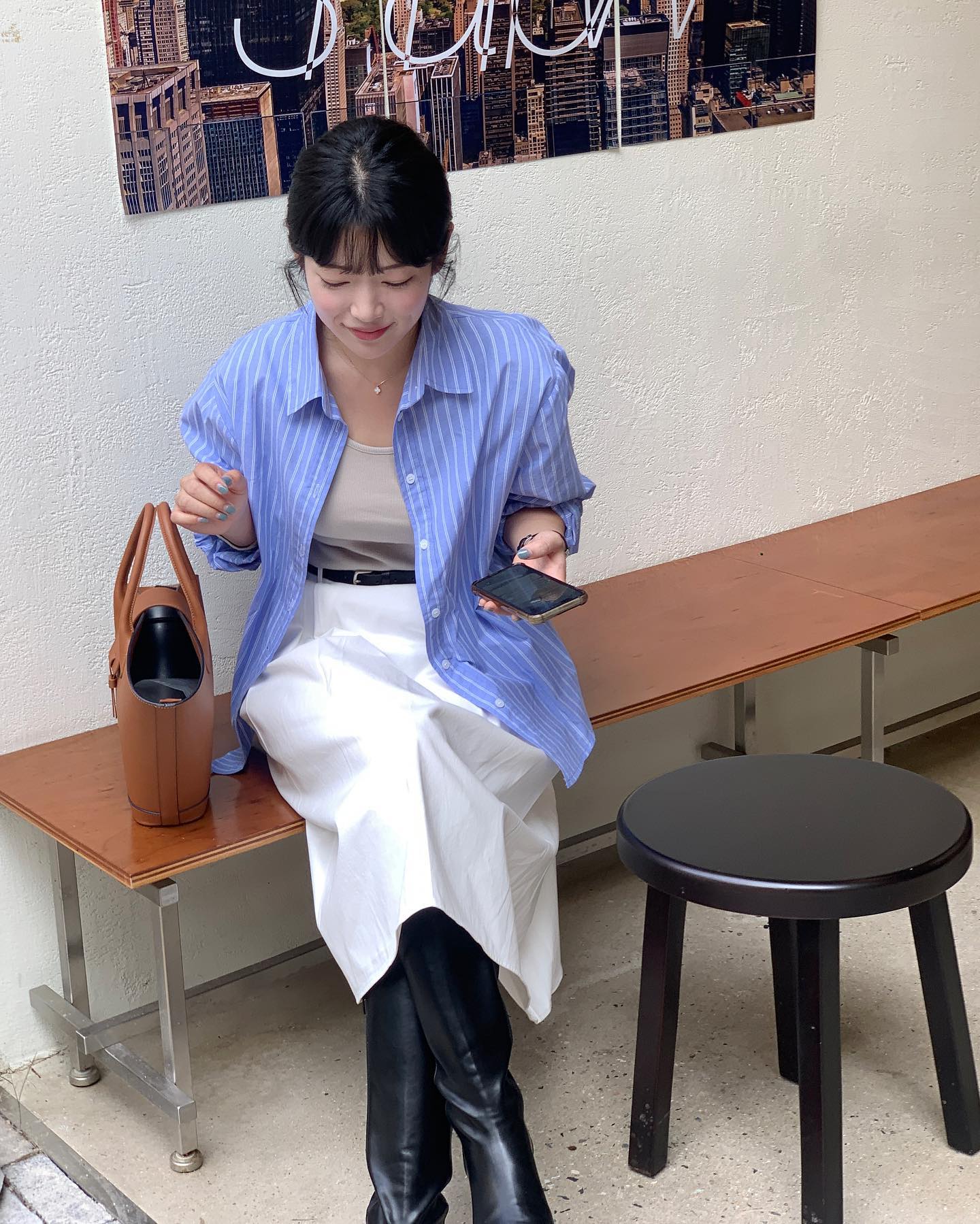 Mặc đẹp với sơ mi kẻ - kiểu áo "đi đâu cũng gặp" trong mùa thu - Ảnh 8. Mặc đẹp với sơ mi kẻ - kiểu áo "đi đâu cũng gặp" trong mùa thu - Ảnh 8.