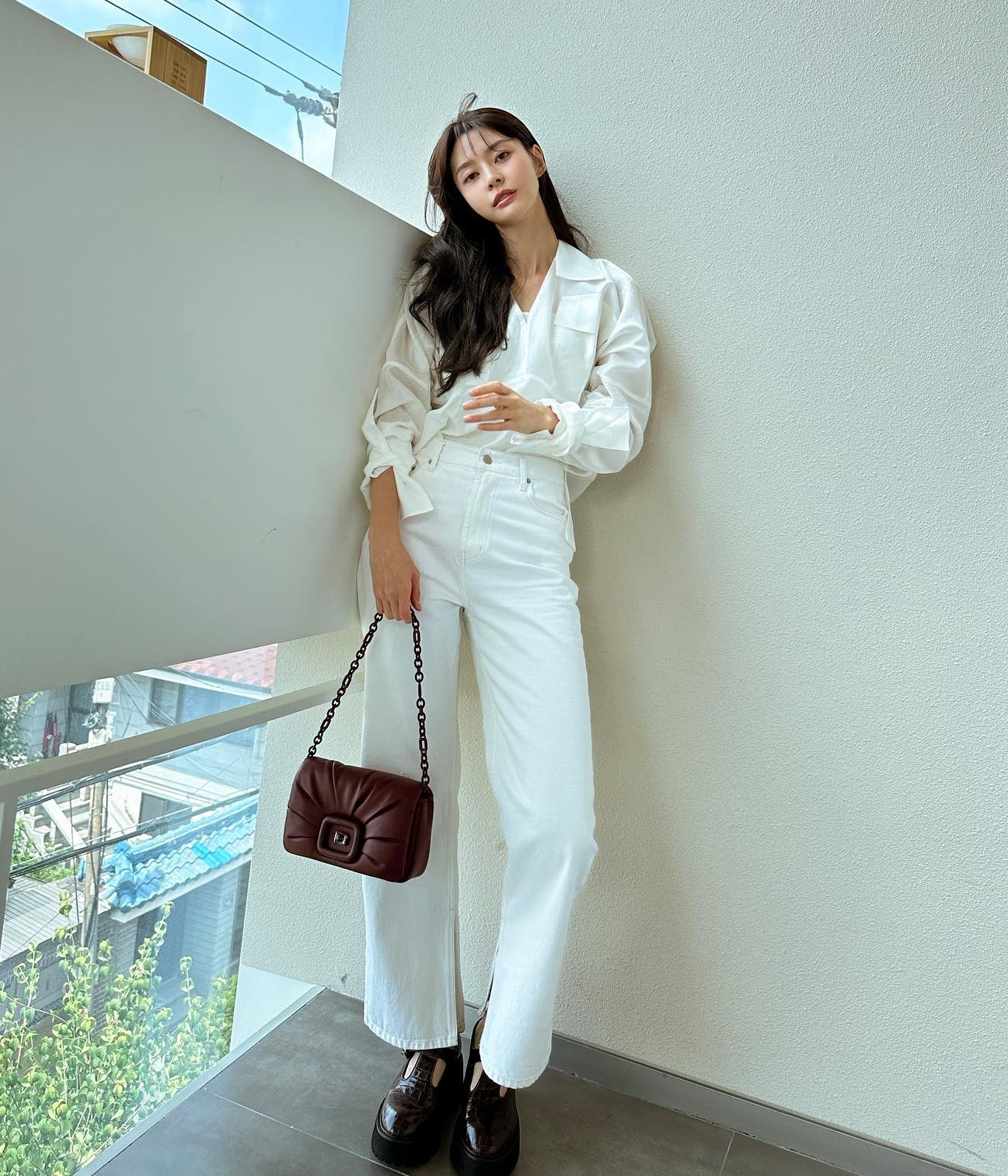 Nữ phụ 32 tuổi của "Tầng Lớp Itaewon" gợi ý 10 set đồ trẻ hóa phong cách - Ảnh 1. Nữ phụ 32 tuổi của "Tầng Lớp Itaewon" gợi ý 10 set đồ trẻ hóa phong cách - Ảnh 1.