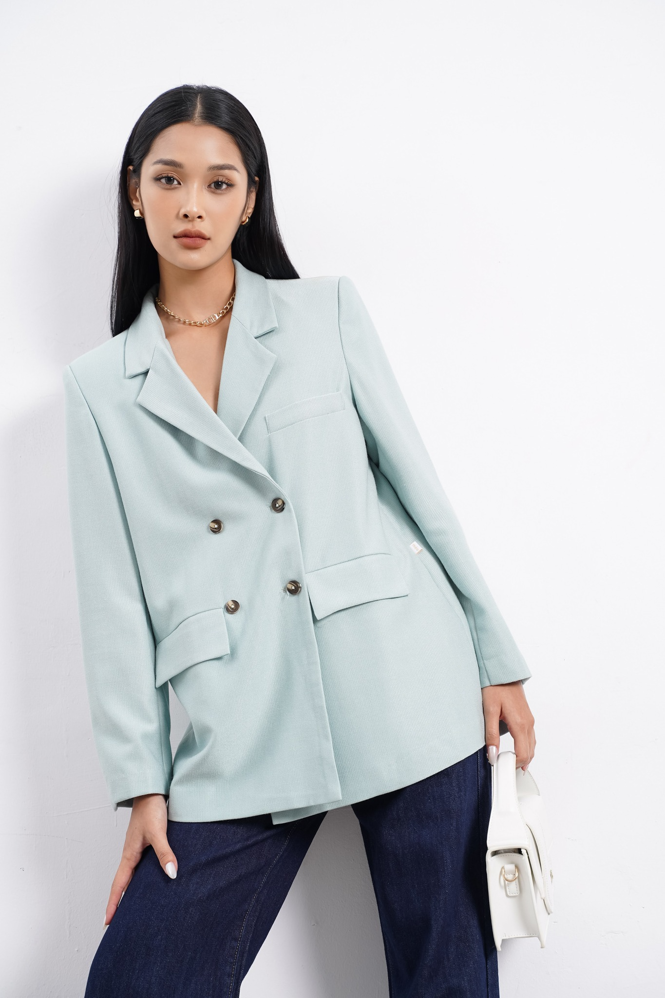 Học Dương Mịch vài chiêu lên đồ hack chiều cao với blazer dáng cơ bản - Ảnh 16. Học Dương Mịch vài chiêu lên đồ hack chiều cao với blazer dáng cơ bản - Ảnh 16.