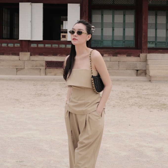 Diện trang phục màu trung tính trẻ trung, sang xịn mịn như Á hậu Tường San - Ảnh 2. Diện trang phục màu trung tính trẻ trung, sang xịn mịn như Á hậu Tường San - Ảnh 2.