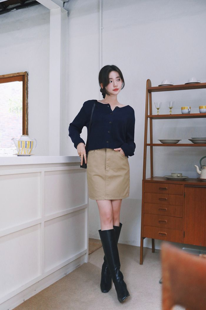 Kiểu áo ''bà ngoại'' khiến các chị em mê mệt, biết cách diện khéo léo sẽ trông trẻ hơn gấp 10 lần - Ảnh 9. Kiểu áo ''bà ngoại'' khiến các chị em mê mệt, biết cách diện khéo léo sẽ trông trẻ hơn gấp 10 lần - Ảnh 9.