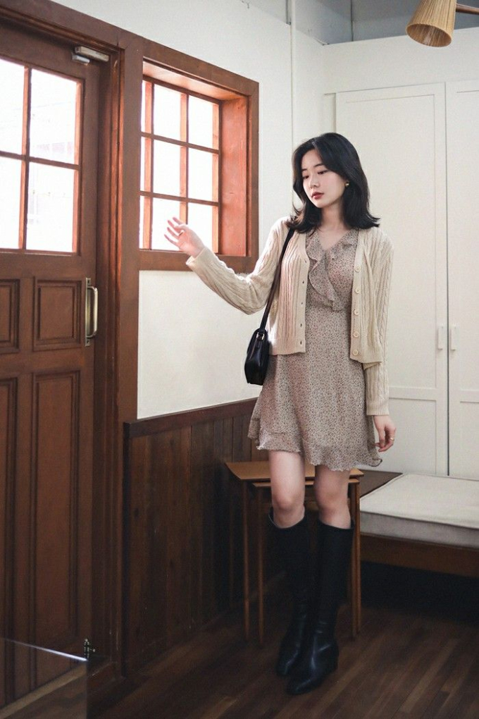 Kiểu áo ''bà ngoại'' khiến các chị em mê mệt, biết cách diện khéo léo sẽ trông trẻ hơn gấp 10 lần - Ảnh 8. Kiểu áo ''bà ngoại'' khiến các chị em mê mệt, biết cách diện khéo léo sẽ trông trẻ hơn gấp 10 lần - Ảnh 8.