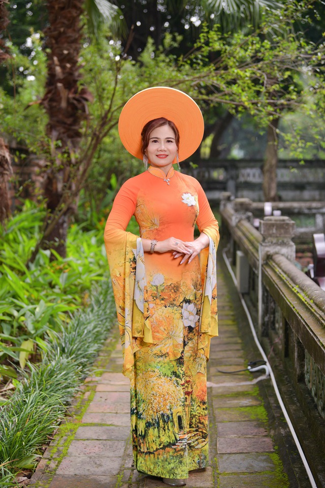 Người mẫu 12 tuổi khoe sắc trong BST 'Hương sắc mùa thu' của NTK Thúy Hằng
- Ảnh 9. Người mẫu 12 tuổi khoe sắc trong BST 'Hương sắc mùa thu' của NTK Thúy Hằng
- Ảnh 9.
