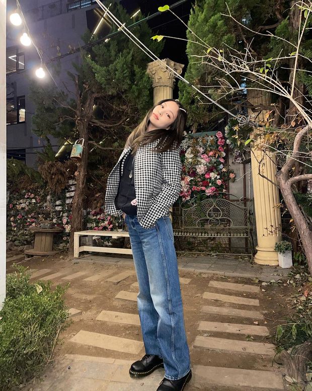 Đây là những chiếc quần jeans "chân ái" của Jennie, giúp cô nàng "hack dáng" cao ráo như 1m7 - Ảnh 10. Đây là những chiếc quần jeans "chân ái" của Jennie, giúp cô nàng "hack dáng" cao ráo như 1m7 - Ảnh 10.