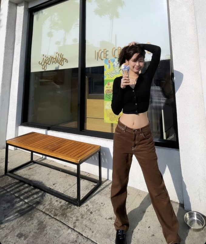 Đây là những chiếc quần jeans "chân ái" của Jennie, giúp cô nàng "hack dáng" cao ráo như 1m7 - Ảnh 11. Đây là những chiếc quần jeans "chân ái" của Jennie, giúp cô nàng "hack dáng" cao ráo như 1m7 - Ảnh 11.