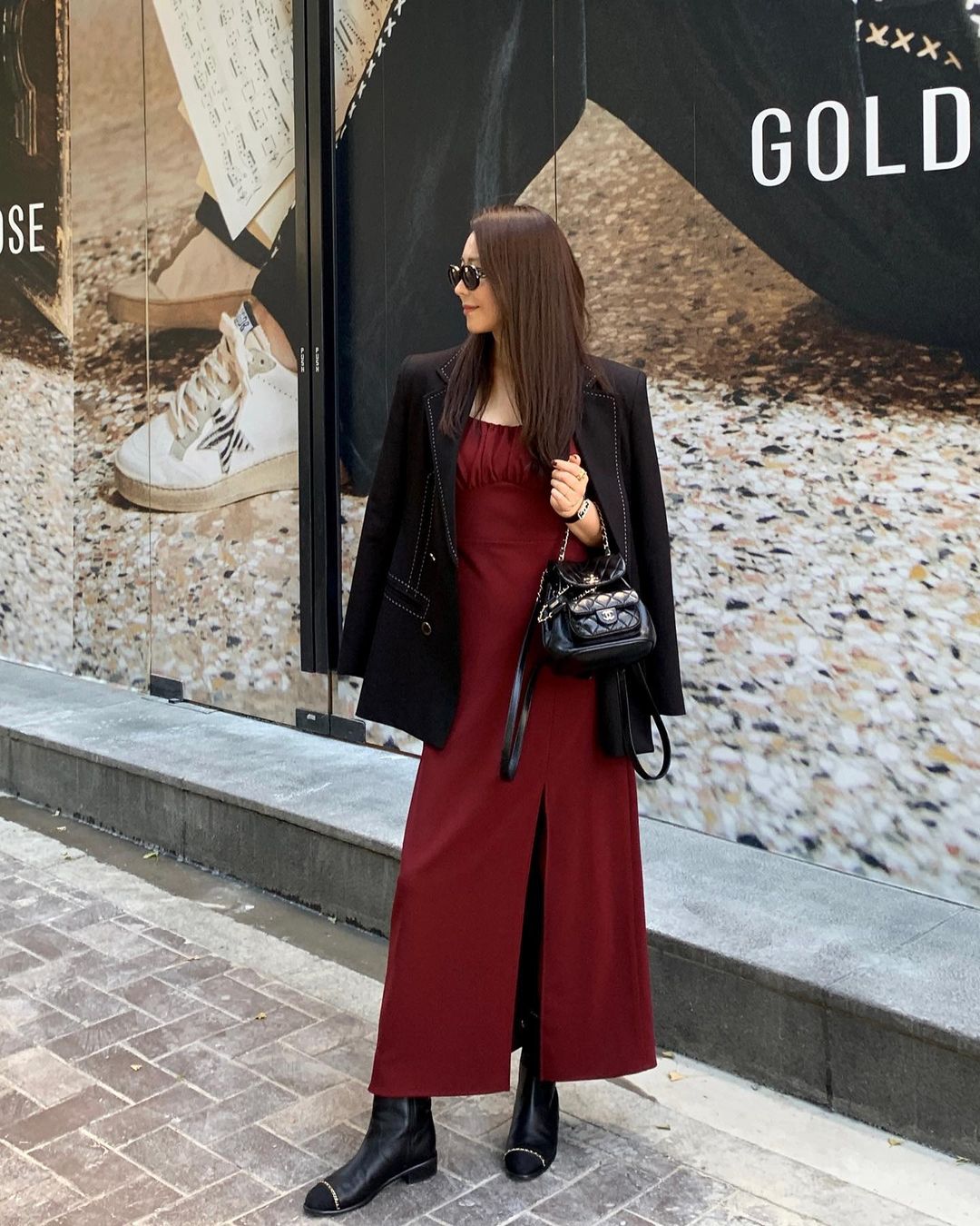 9 cách diện blazer đen thanh lịch, tôn dáng trong mùa lạnh - Ảnh 4. 9 cách diện blazer đen thanh lịch, tôn dáng trong mùa lạnh - Ảnh 4.