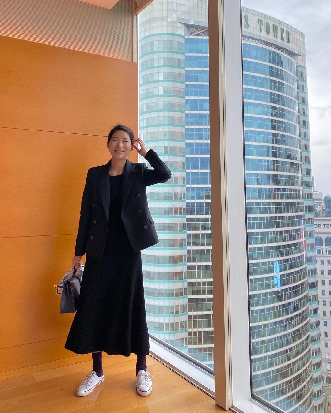 9 cách diện blazer đen thanh lịch, tôn dáng trong mùa lạnh - Ảnh 6. 9 cách diện blazer đen thanh lịch, tôn dáng trong mùa lạnh - Ảnh 6.