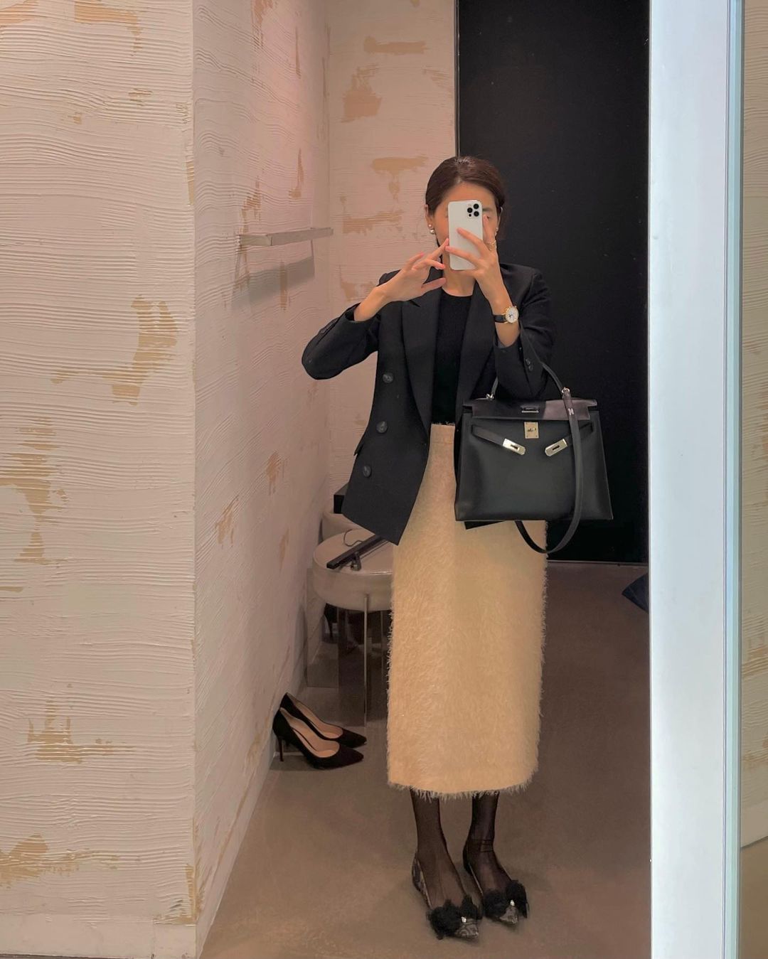 9 cách diện blazer đen thanh lịch, tôn dáng trong mùa lạnh - Ảnh 9. 9 cách diện blazer đen thanh lịch, tôn dáng trong mùa lạnh - Ảnh 9.